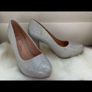 SILVER, SPARKLY HEELS ✨